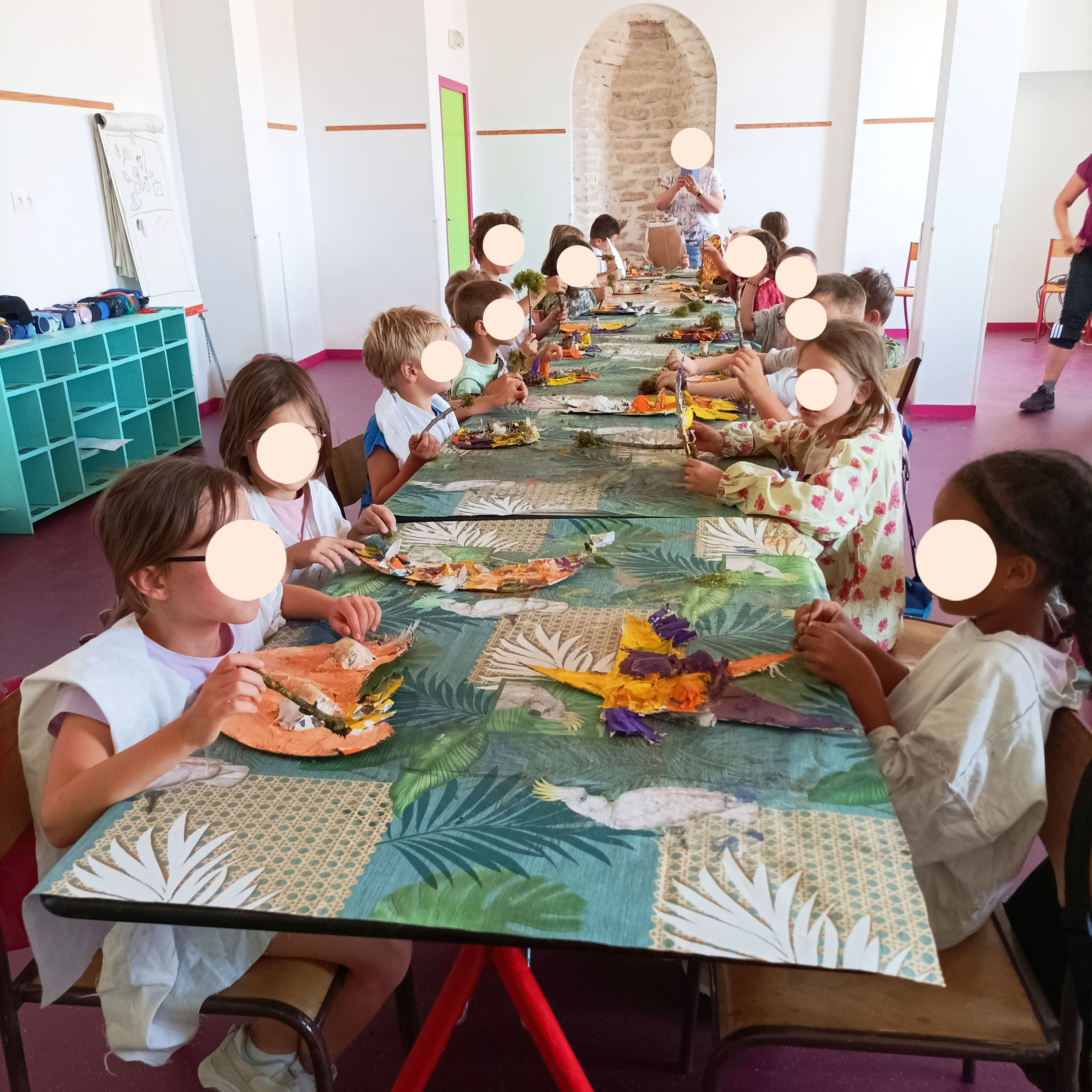 Atelier Maison de Courcelles, groupe d'enfants réalisant l'atelier 